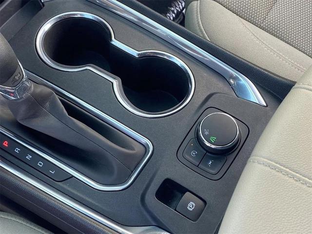 Photo of 2023 Summit White Chevrolet Traverse