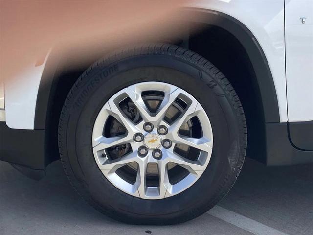 Photo of 2023 Summit White Chevrolet Traverse