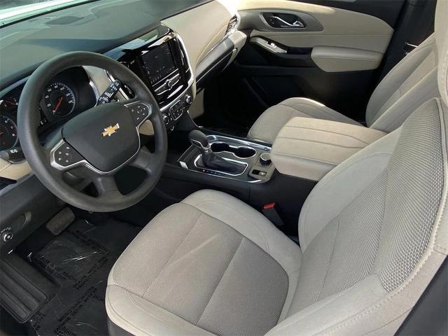 Photo of 2023 Summit White Chevrolet Traverse