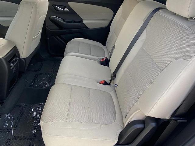 Photo of 2023 Summit White Chevrolet Traverse