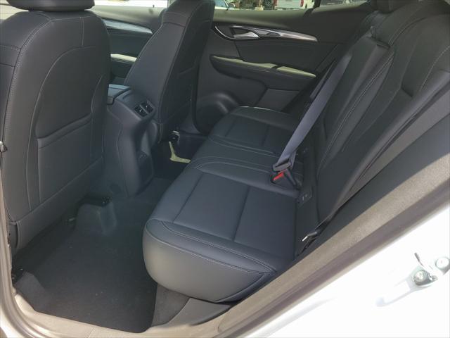 Photo of 2025 Summit White Buick Envision