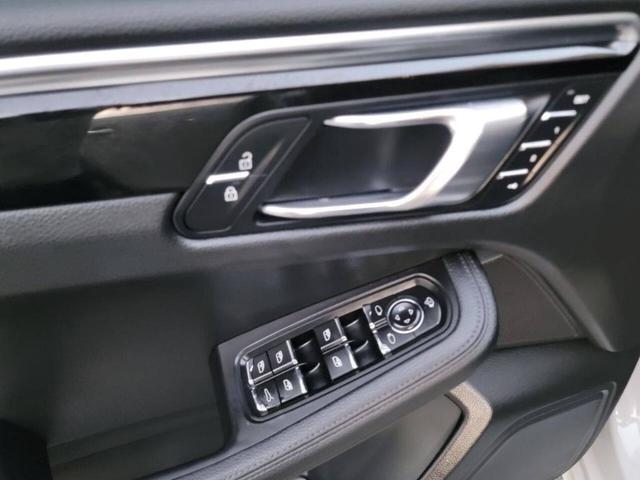 Photo of 2023 Gray Porsche Macan