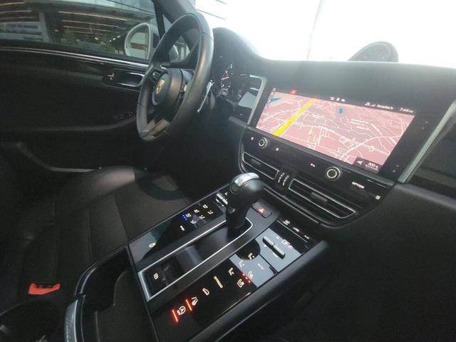 Photo of 2023 Gray Porsche Macan