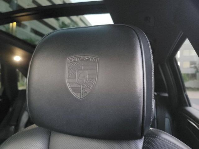 Photo of 2023 Gray Porsche Macan