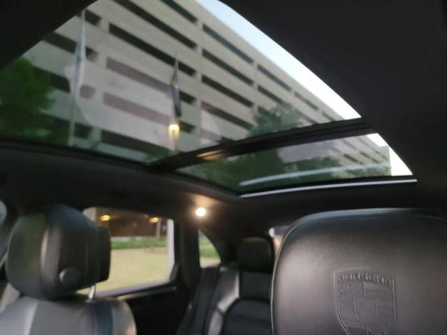 Photo of 2023 Gray Porsche Macan