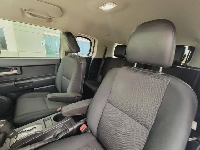 Photo of 2012 White Toyota FJ Cruiser