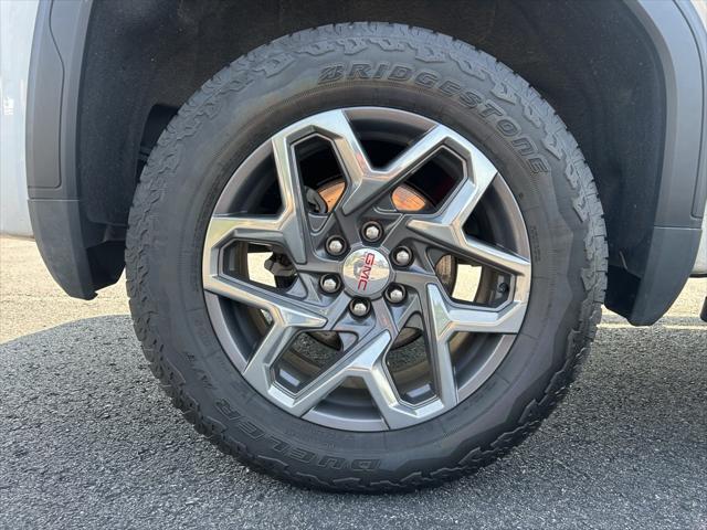 Photo of 2022 Summit White GMC Sierra 1500