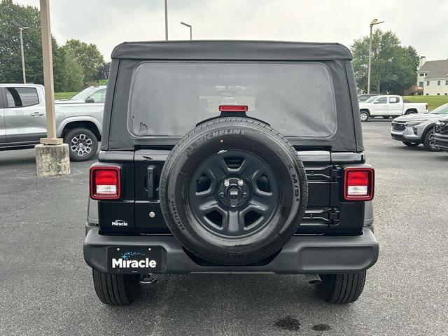 Photo of 2023 Black Clearcoat Jeep Wrangler