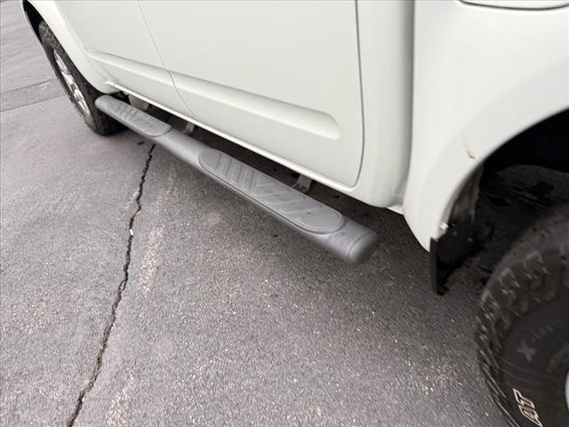 Photo of 2016 Glacier White Nissan Frontier