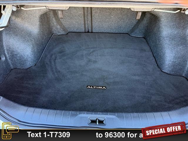 Photo of 2022 Pearl White Tricoat Nissan Altima