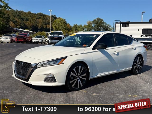 Photo of 2022 Pearl White Tricoat Nissan Altima