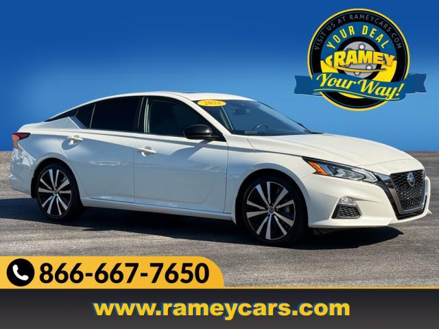 Photo of 2022 Pearl White Tricoat Nissan Altima