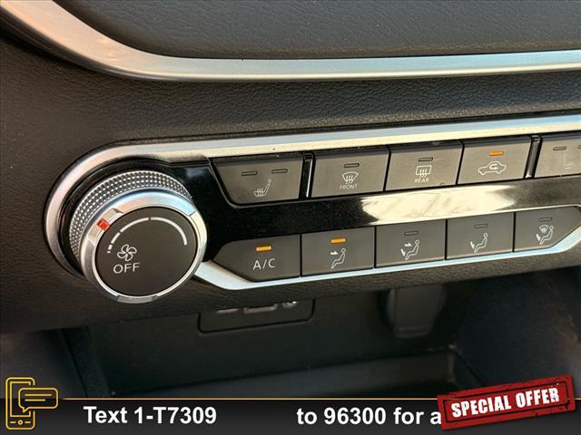 Photo of 2022 Pearl White Tricoat Nissan Altima