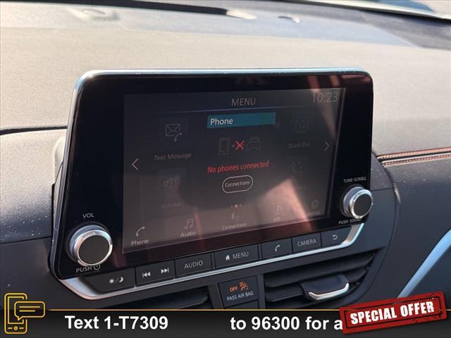 Photo of 2022 Pearl White Tricoat Nissan Altima