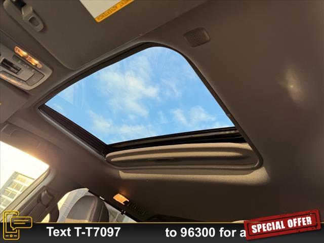 Photo of 2022 Gray Toyota Sienna