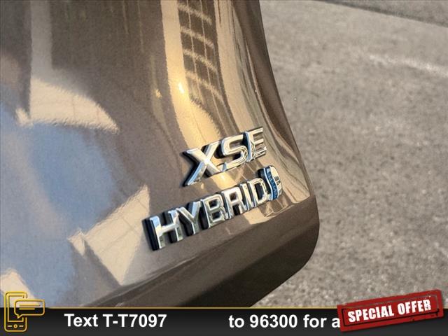 Photo of 2022 Gray Toyota Sienna