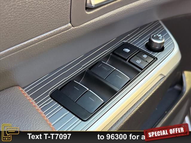 Photo of 2022 Gray Toyota Sienna
