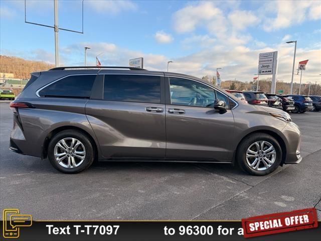 Photo of 2022 Gray Toyota Sienna