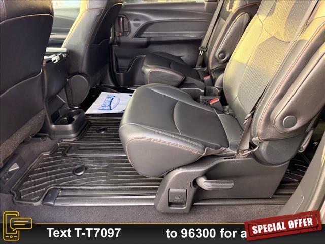 Photo of 2022 Gray Toyota Sienna