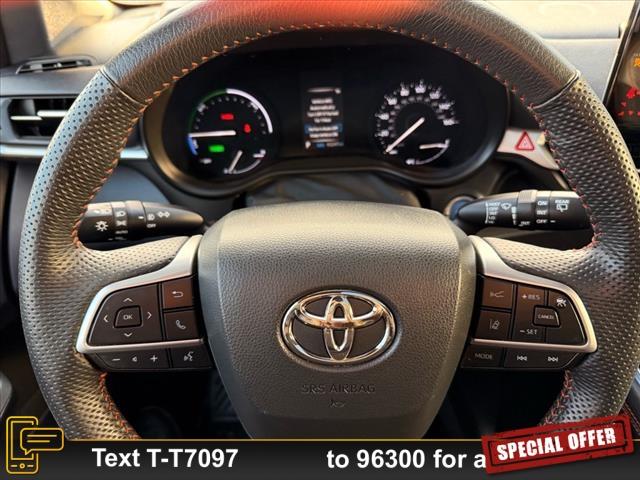 Photo of 2022 Gray Toyota Sienna
