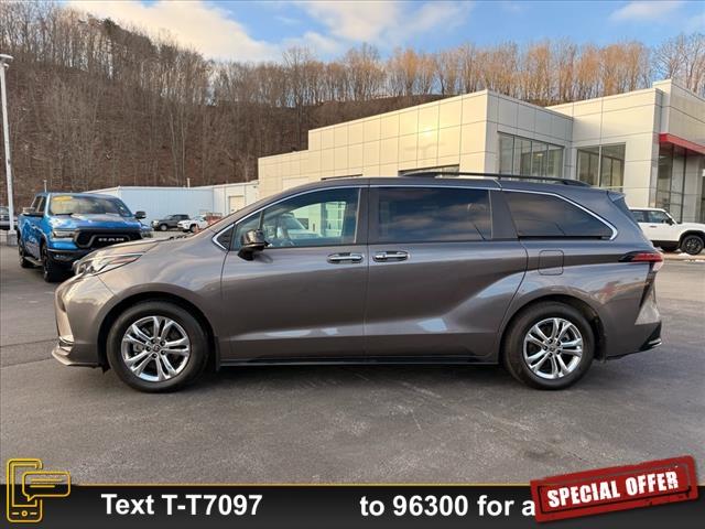 Photo of 2022 Gray Toyota Sienna