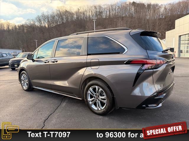 Photo of 2022 Gray Toyota Sienna