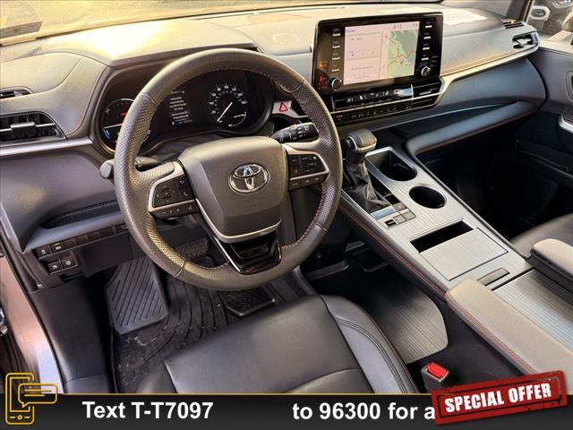 Photo of 2022 Gray Toyota Sienna