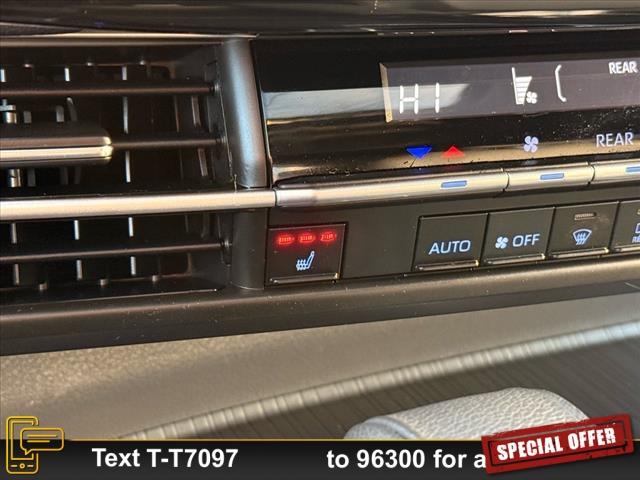 Photo of 2022 Gray Toyota Sienna