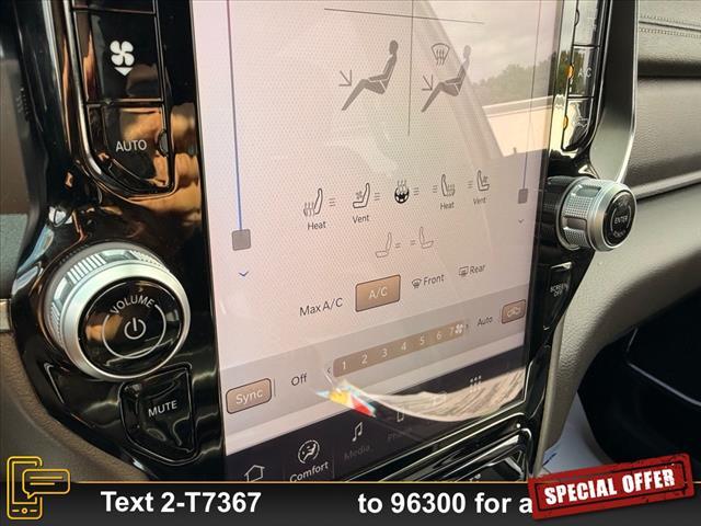 Photo of 2025 Diamond Black Crystal Pearlcoat RAM 1500