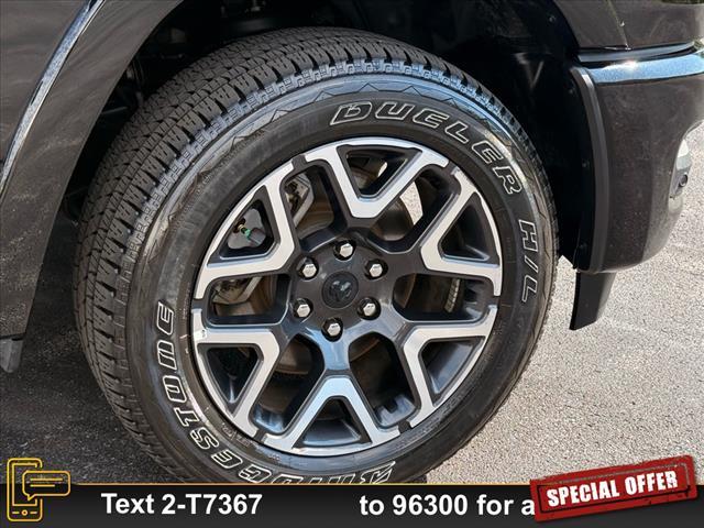 Photo of 2025 Diamond Black Crystal Pearlcoat RAM 1500