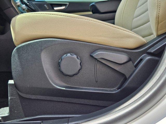 Photo of 2024 Oxford White Ford Edge