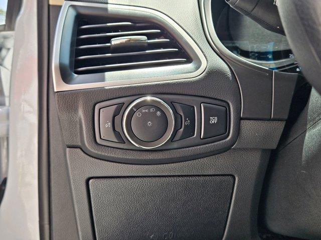 Photo of 2024 Oxford White Ford Edge