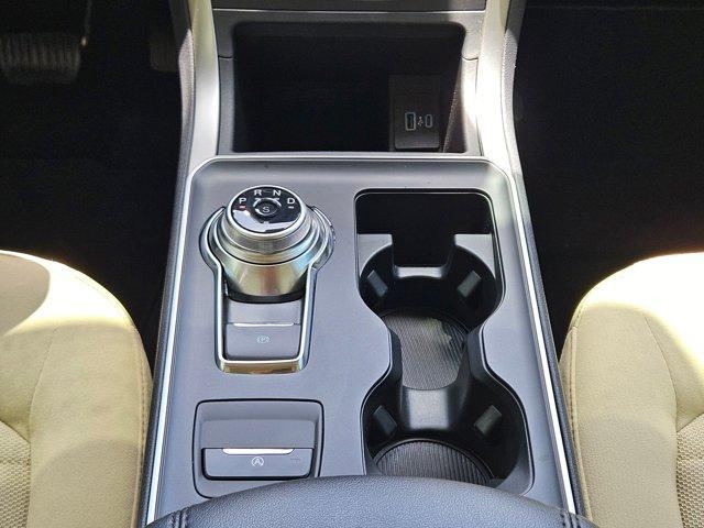 Photo of 2024 Oxford White Ford Edge