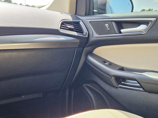 Photo of 2024 Oxford White Ford Edge