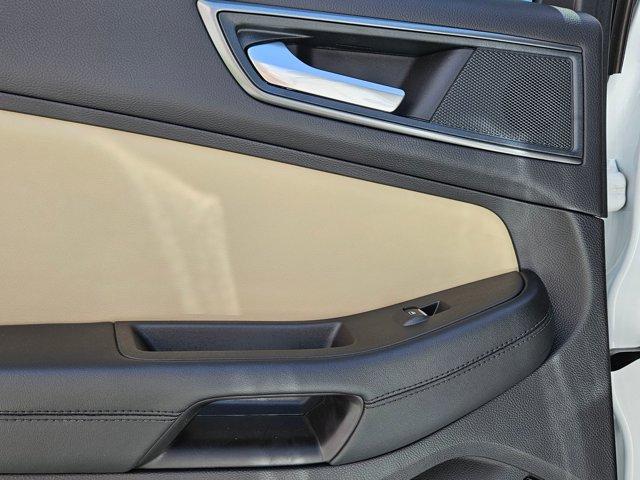 Photo of 2024 Oxford White Ford Edge