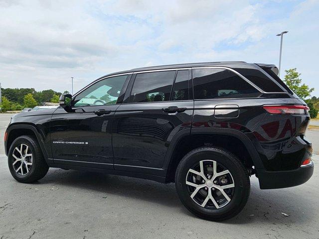 Photo of 2024 Diamond Black Crystal Pearlcoat Jeep Grand Cherokee