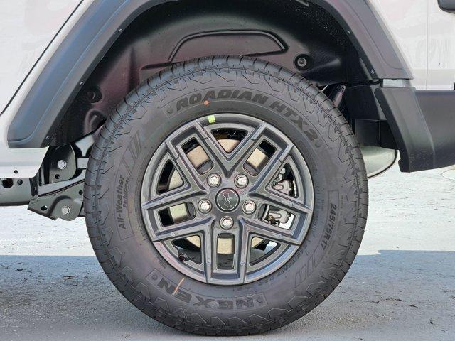 Photo of 2025 Bright White Clearcoat Jeep Wrangler