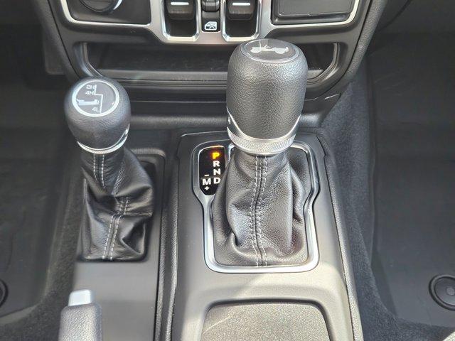 Photo of 2025 Bright White Clearcoat Jeep Wrangler