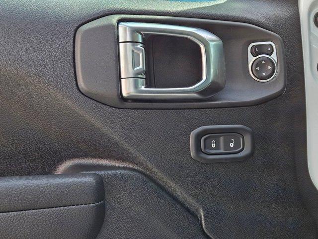 Photo of 2025 Bright White Clearcoat Jeep Wrangler