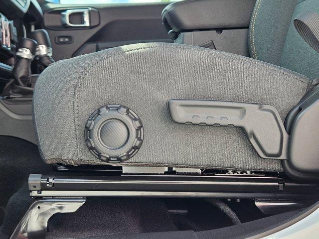 Photo of 2025 Bright White Clearcoat Jeep Wrangler