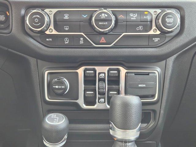 Photo of 2025 Bright White Clearcoat Jeep Wrangler