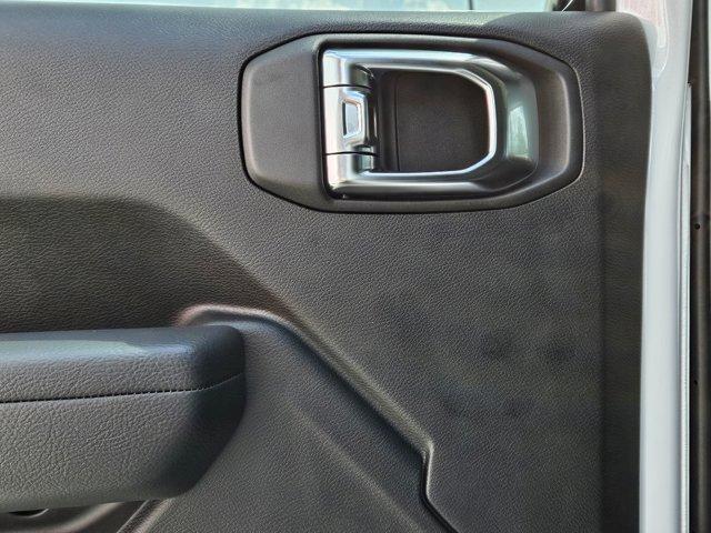 Photo of 2025 Bright White Clearcoat Jeep Wrangler