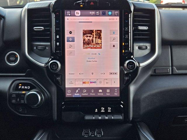 Photo of 2025 Diamond Black Crystal Pearlcoat RAM 1500