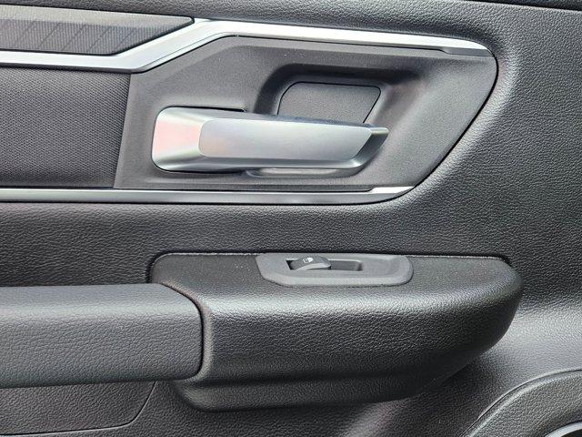 Photo of 2025 Diamond Black Crystal Pearlcoat RAM 1500