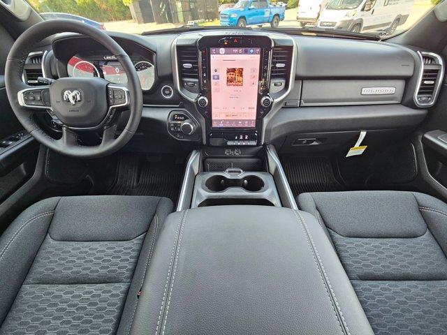 Photo of 2025 Diamond Black Crystal Pearlcoat RAM 1500