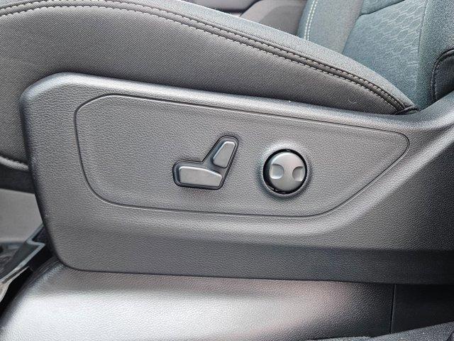 Photo of 2025 Diamond Black Crystal Pearlcoat RAM 1500