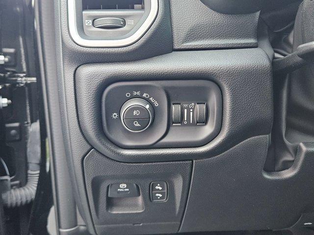 Photo of 2025 Diamond Black Crystal Pearlcoat RAM 1500