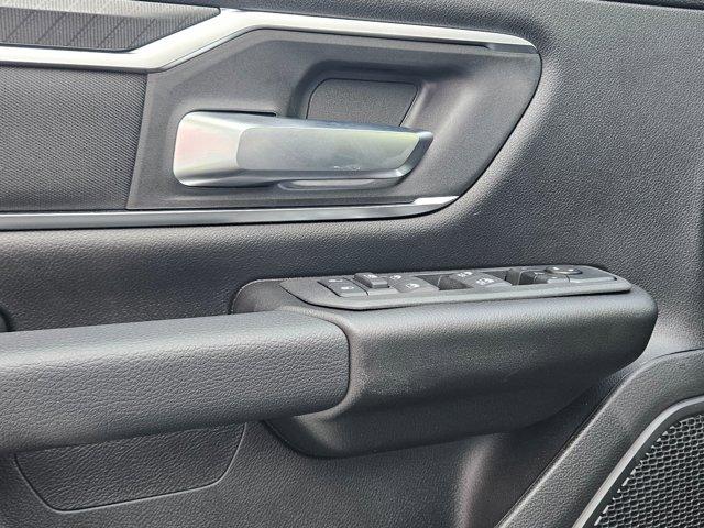 Photo of 2025 Diamond Black Crystal Pearlcoat RAM 1500