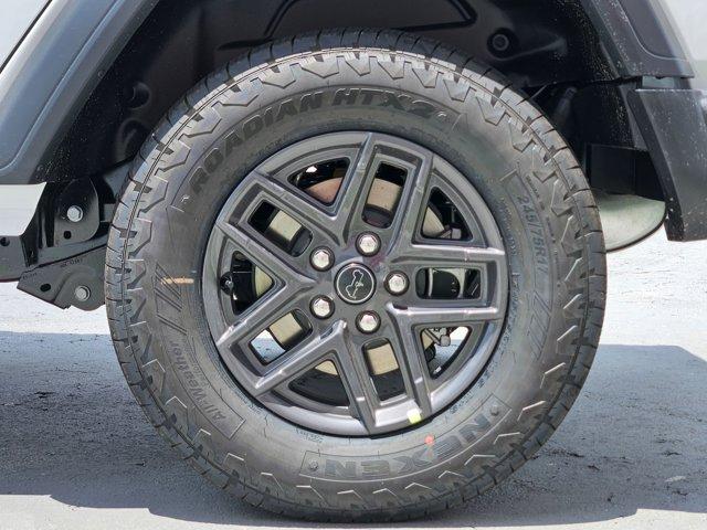 Photo of 2025 Bright White Clearcoat Jeep Wrangler