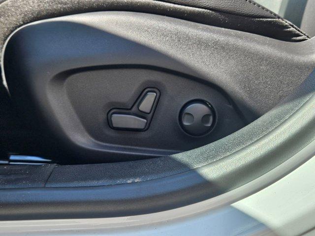 Photo of 2026 Bright White Clearcoat Jeep Compass